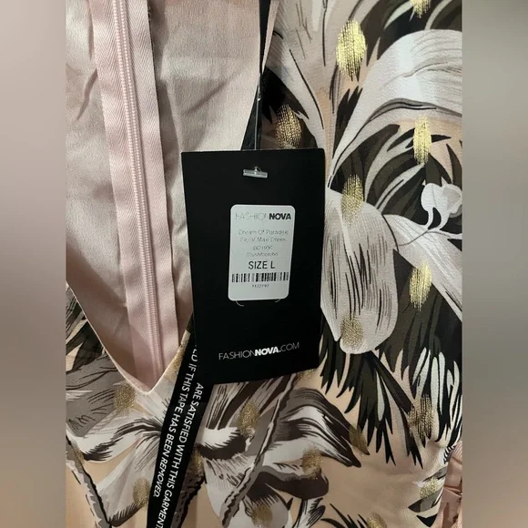 🚨🚨NWT FASHIONNOVA NEW YEAR CHRISTMAS DRESS 🚨🚨 - Picture 6 of 7